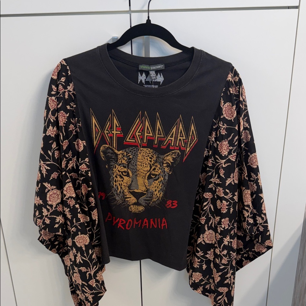 Women's Black and Pink Graphic Top